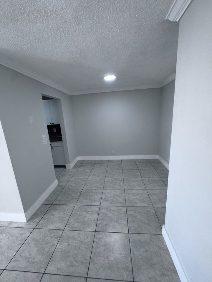 5420 Hollywood Blvd - Photo 6 of 8