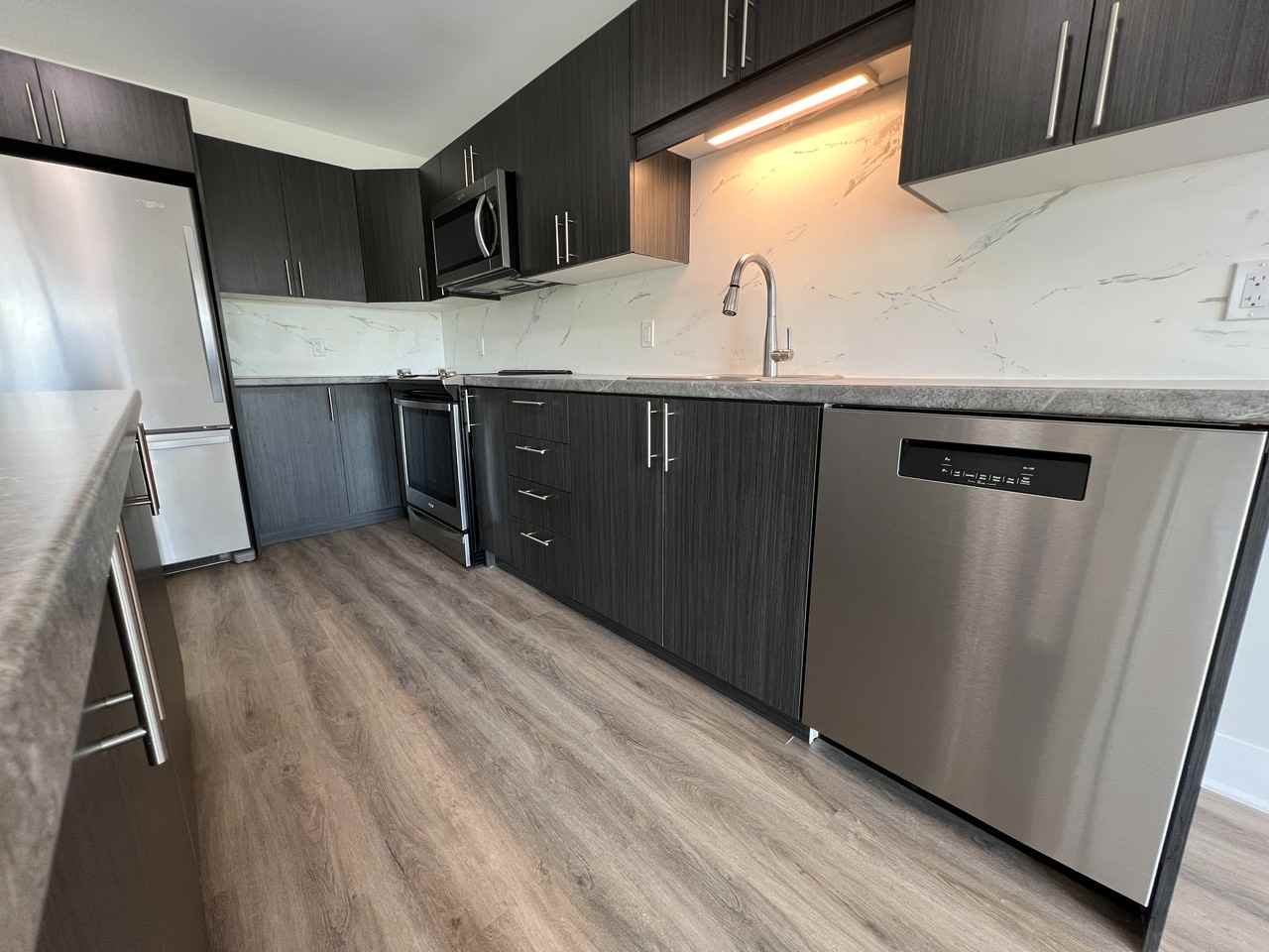 300 Manor Road - Photo 6 of 23