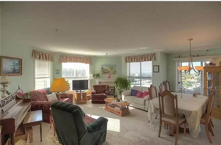 1967 Underhill St #602 - Photo 2 of 8