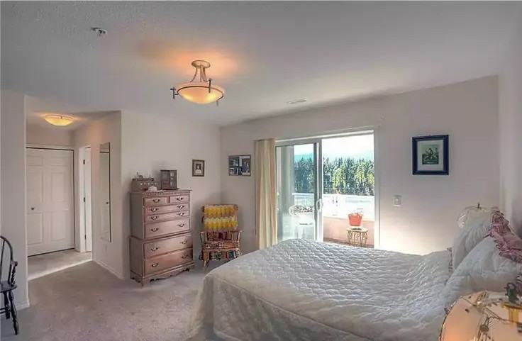 1967 Underhill St #602 - Photo 3 of 8