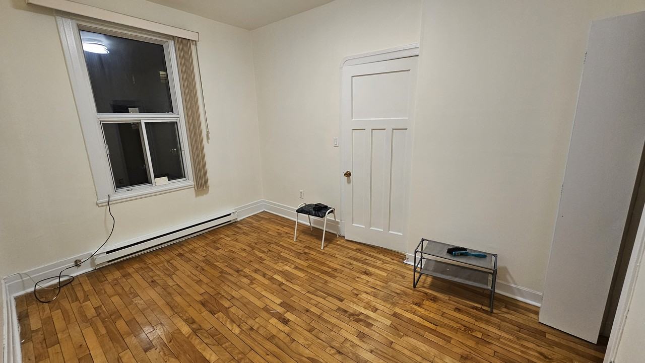 720 4e Avenue - Photo 4 of 8