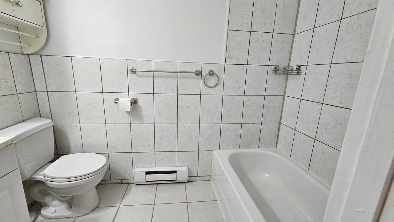 720 4e Avenue - Photo 7 of 8