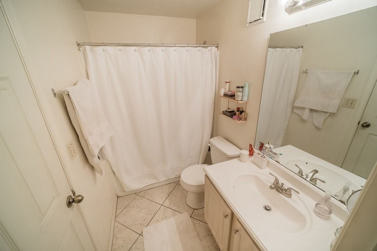 Looking Glass Apartments - Photo 3 of 10