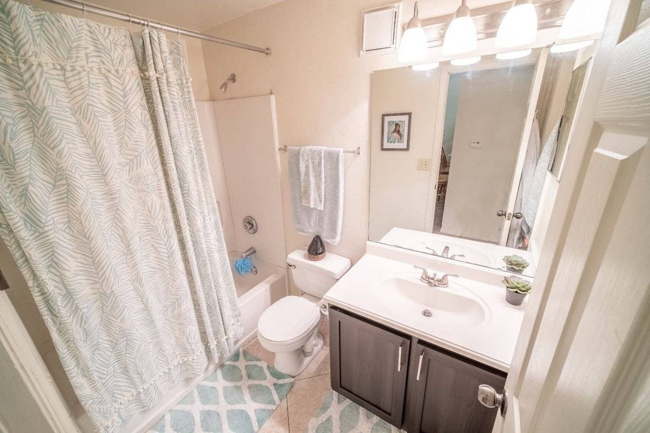 Looking Glass Apartments - Photo 7 of 10