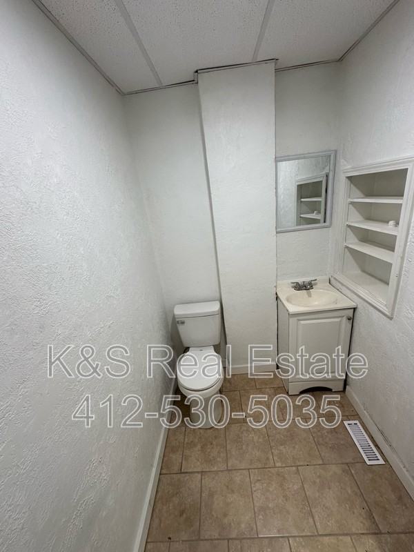 668 Middle Ave - Photo 3 of 9