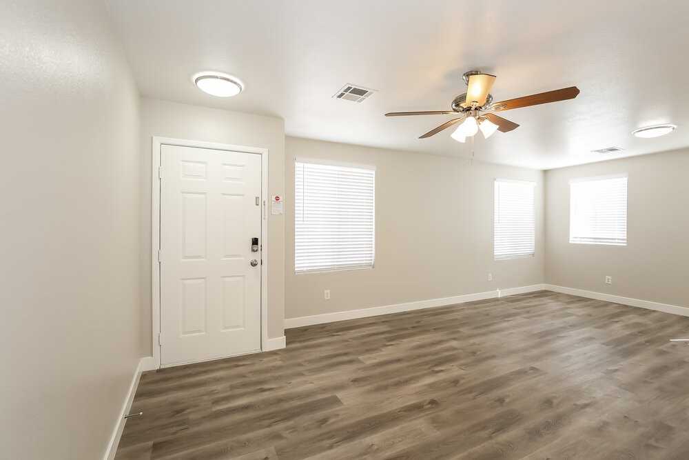 523 Roberta Alecia Ave - Photo 3 of 16