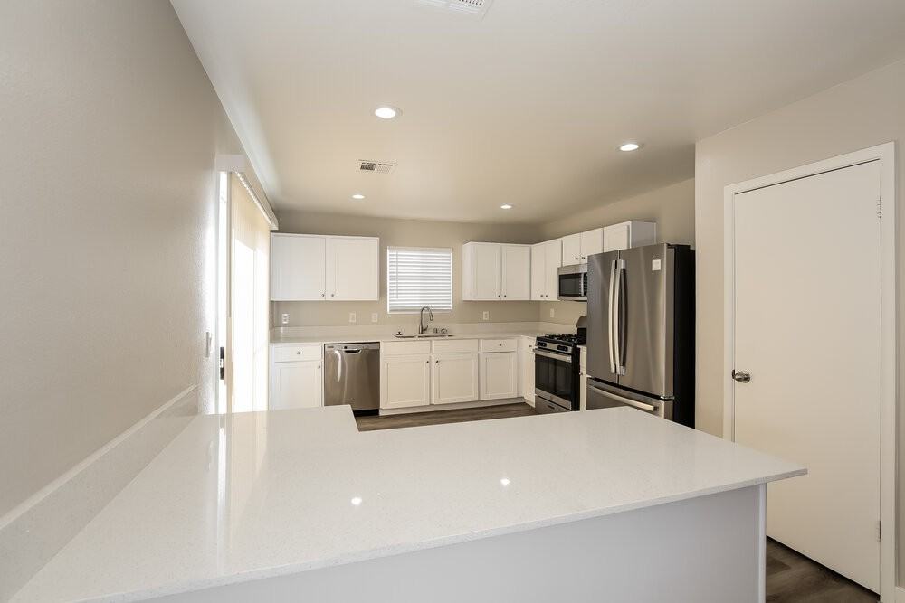 523 Roberta Alecia Ave - Photo 7 of 16