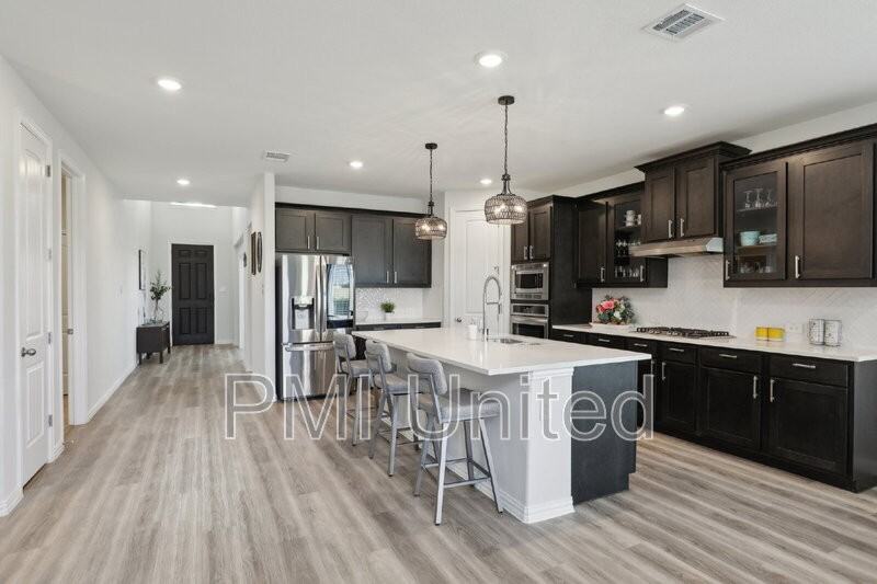 2804 Fireside Ln - Photo 5 of 36