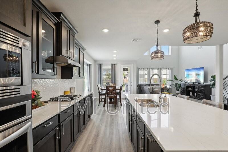 2804 Fireside Ln - Photo 7 of 36