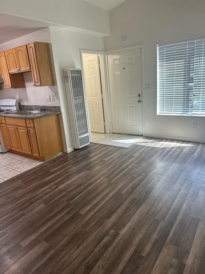 280 Flint Court - Photo 2 of 8