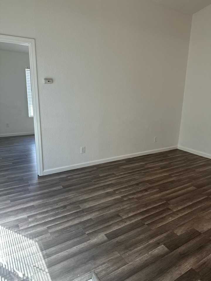 280 Flint Court - Photo 5 of 8