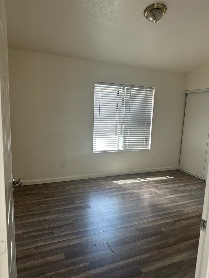 280 Flint Court - Photo 2 of 11