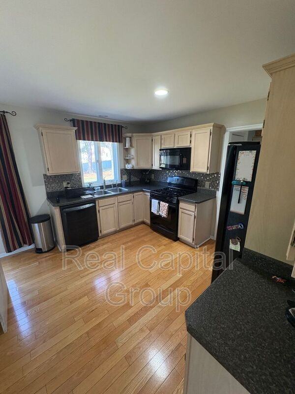 417 Deer Path - Photo 3 of 18