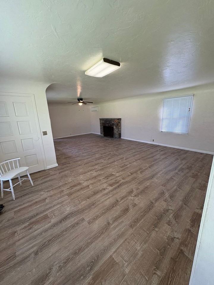 5009 Darrah Rd - Photo 3 of 8