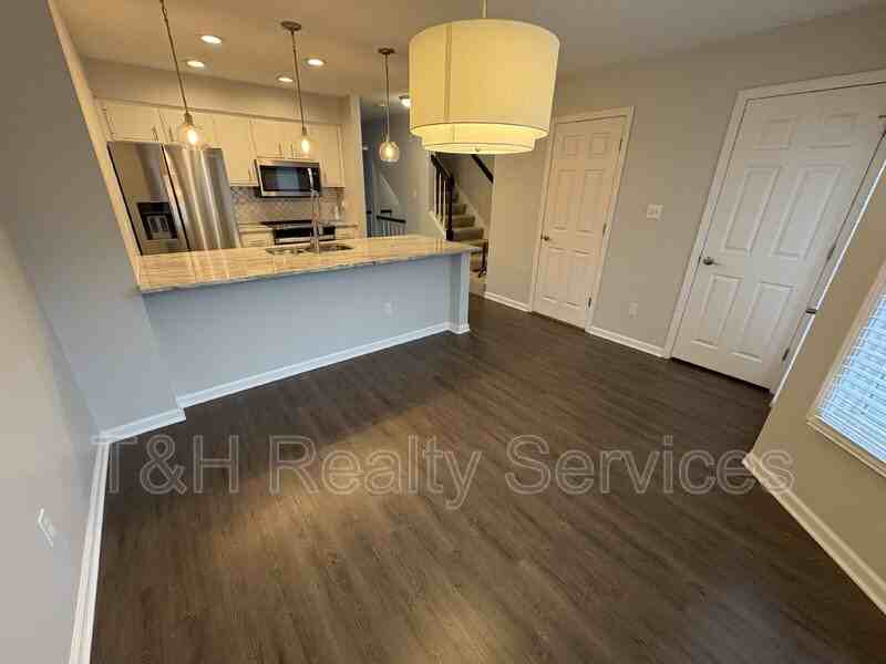 516 Lockerbie Cir N - Photo 6 of 37
