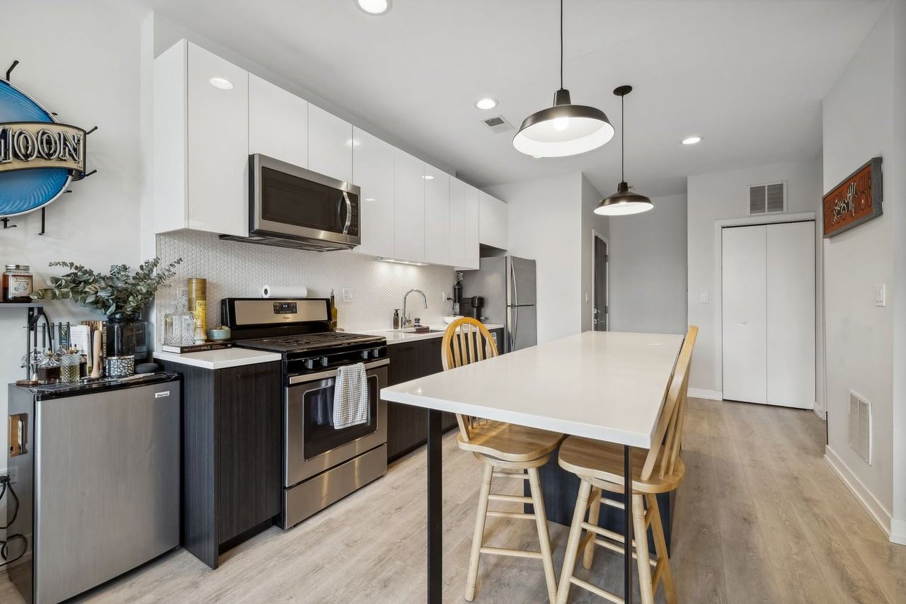 713 N Milwaukee - Photo 2 of 10