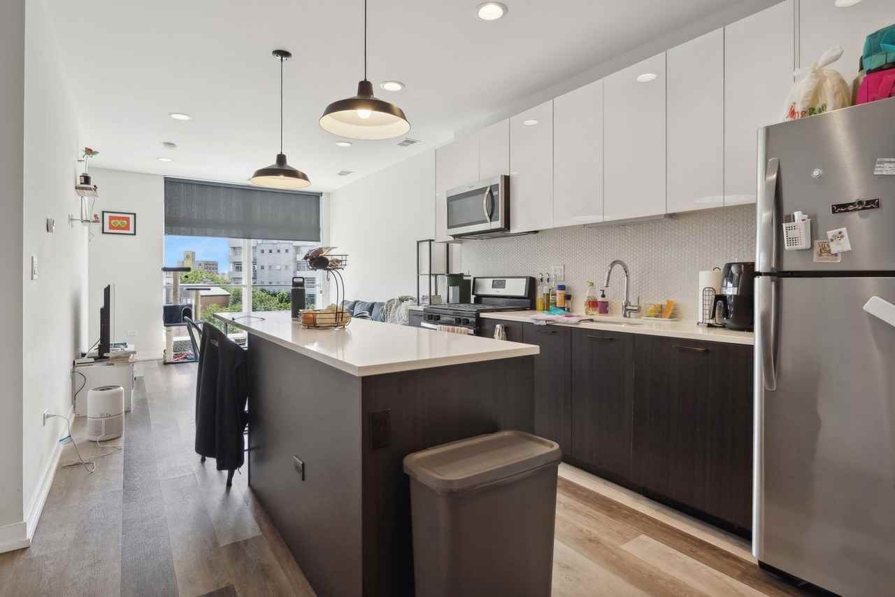 713 N Milwaukee - Photo 3 of 10