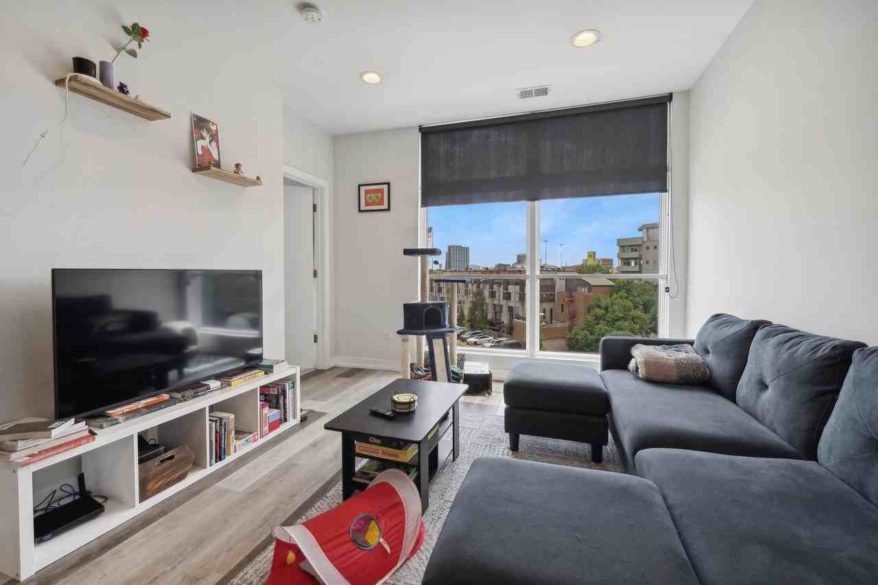 713 N Milwaukee - Photo 7 of 10