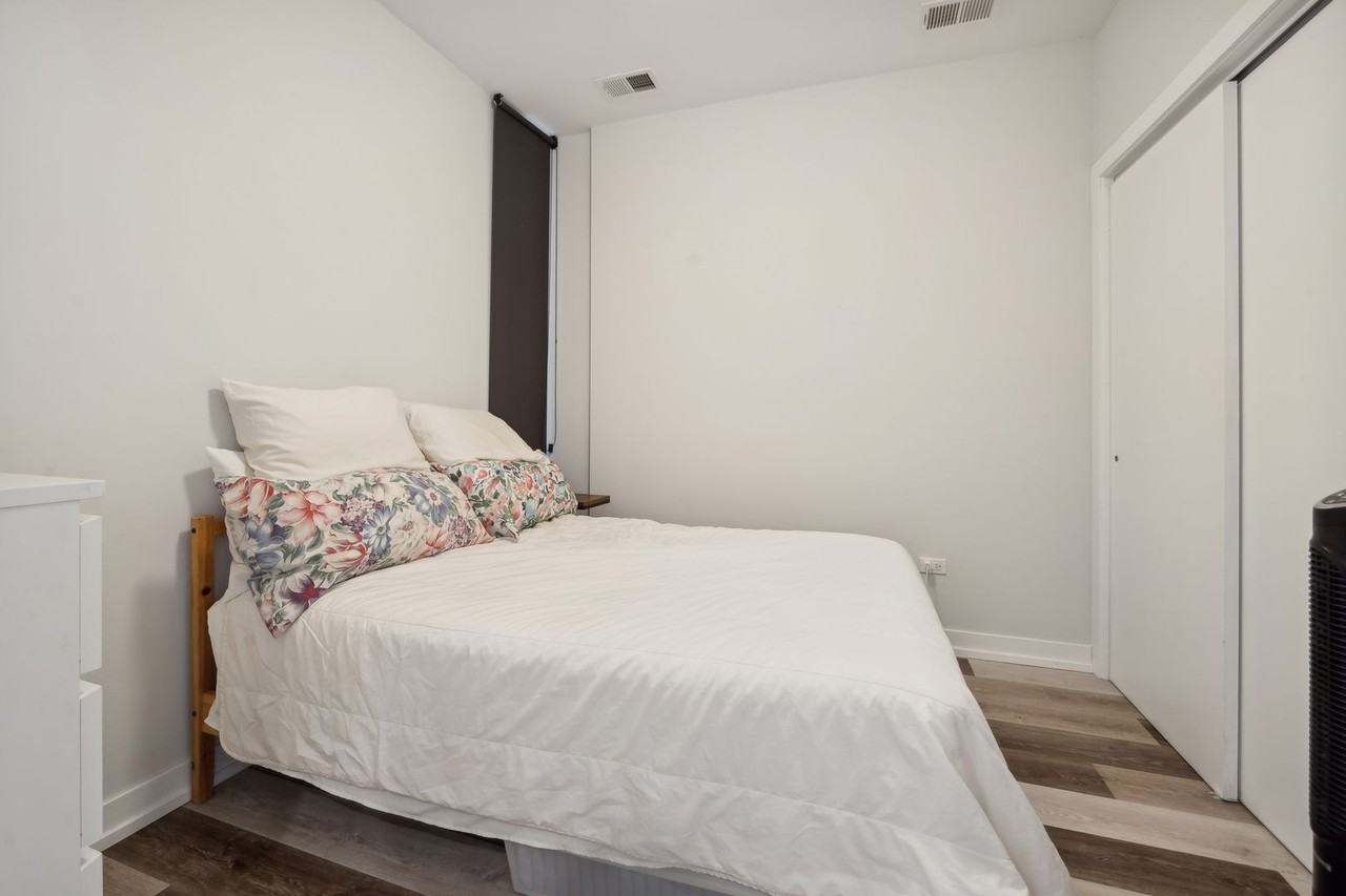 713 N Milwaukee - Photo 7 of 9