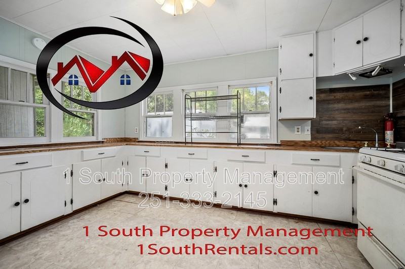 2106 Barron Pl - Photo 3 of 26