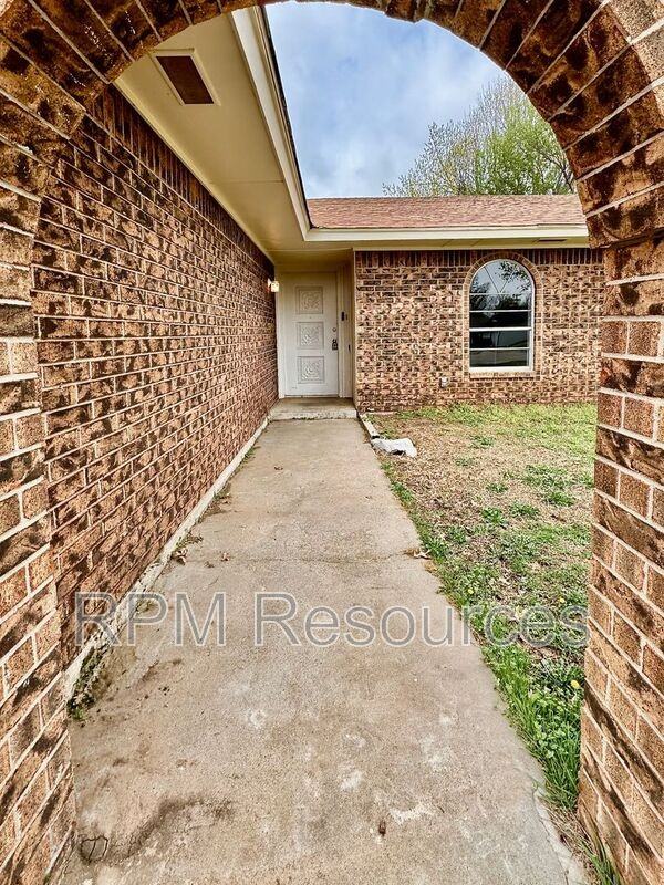 720 Willow Run - Photo 5 of 23