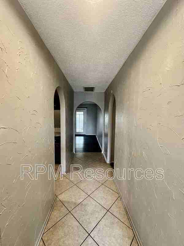 720 Willow Run - Photo 6 of 23