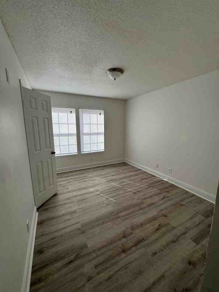 1187 NNG SUMMIT APARTMENTS LLC - Photo 2 of 8