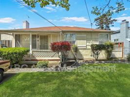 featured image of 571 El Paseo Dr