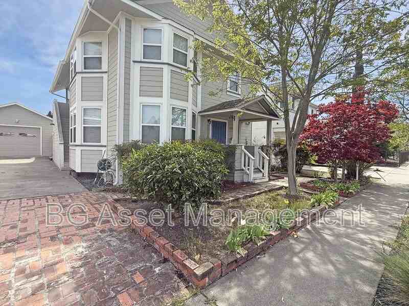 2359 Prune St - Photo 2 of 32