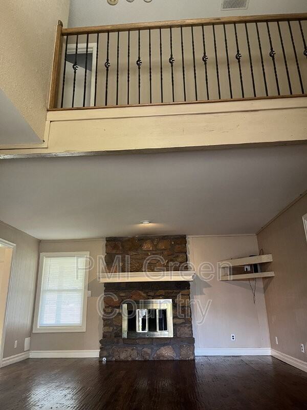 8306 S Joshua Ave - Photo 2 of 33