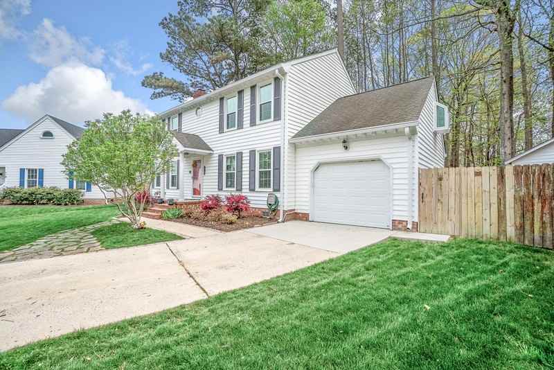 717 Hempstead Ct - Photo 2 of 35