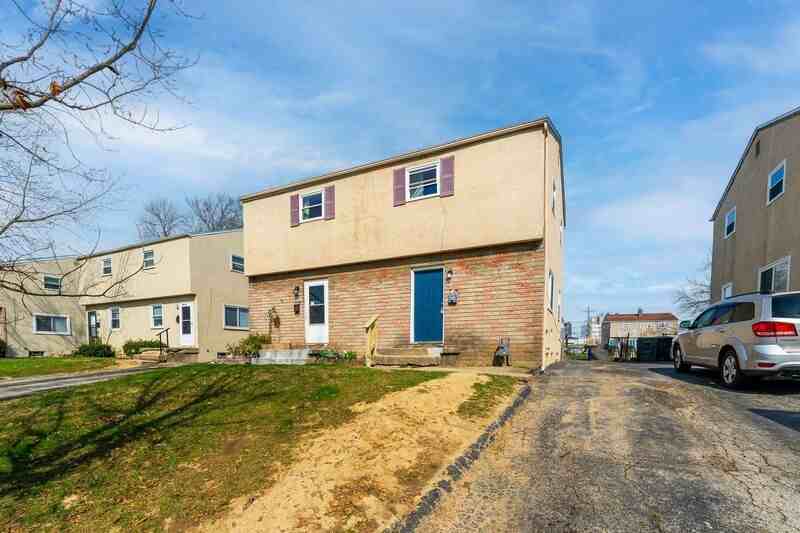 4040 Halsey Pl - Photo 3 of 24