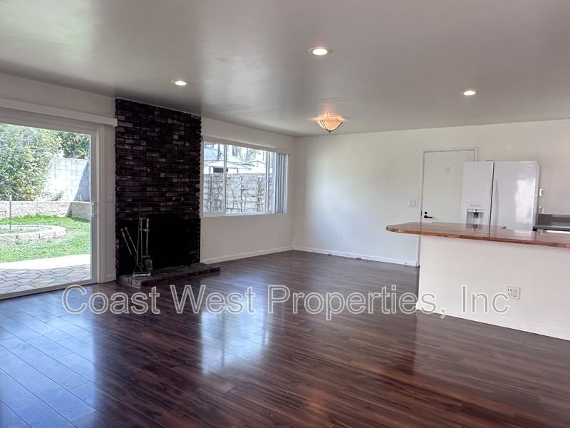 4062 Conrad Ave - Photo 4 of 35