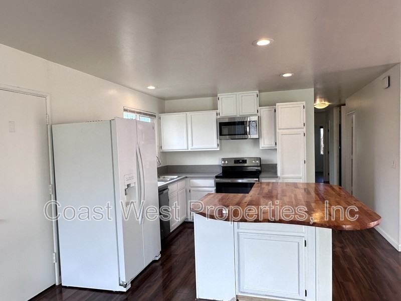 4062 Conrad Ave - Photo 6 of 35