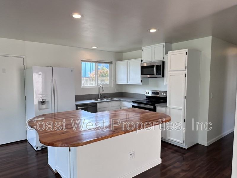 4062 Conrad Ave - Photo 7 of 35