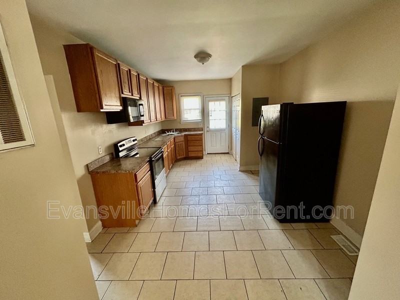 1614 E Division St - Photo 5 of 10