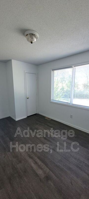 711 N 70th Ter - Photo 3 of 29