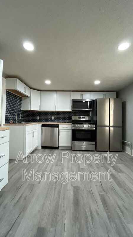 1535 N St - Photo 2 of 9