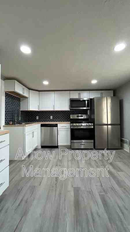 1535 N St - Photo 3 of 9