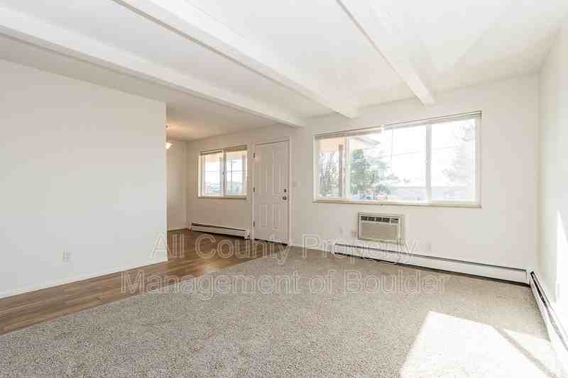 832 S Bowen St #D - Photo 6 of 12