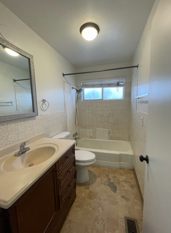 Pages Lane Apartments and Townhomes - Photo 7 of 8