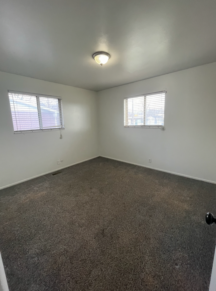 Pages Lane Apartments and Townhomes - Photo 6 of 8