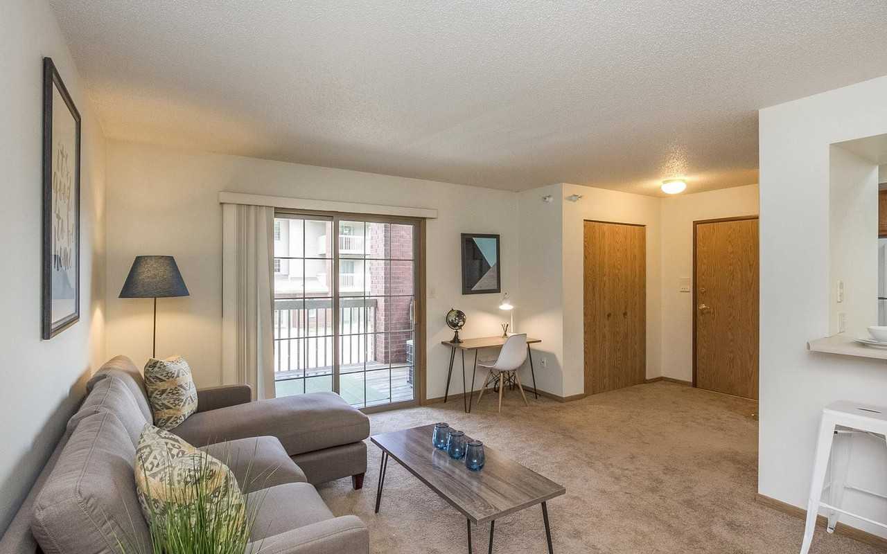 1039 W Benton St - Photo 3 of 12