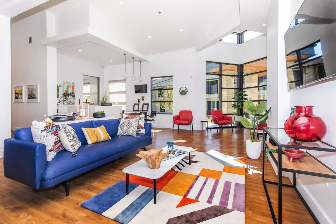 Bainbridge Apartments - Photo 3 of 25