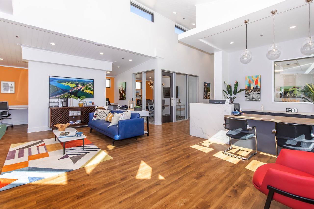 Bainbridge Apartments - Photo 4 of 25