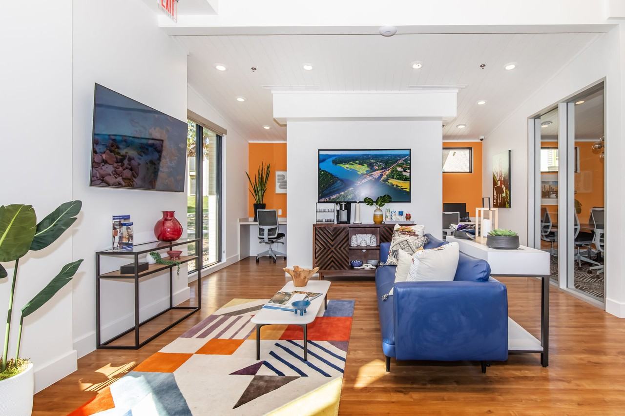 Bainbridge Apartments - Photo 5 of 25