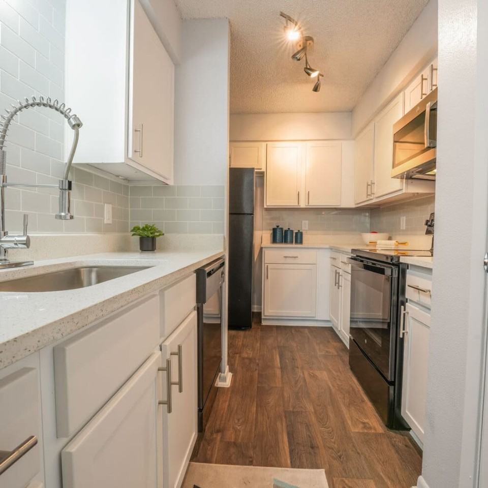 Lakebridge Townhomes - Photo 4 of 34