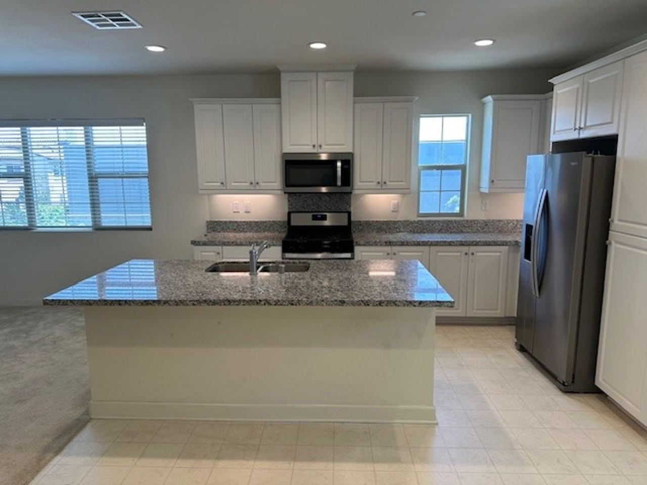 441 Lucent Dr - Photo 3 of 20