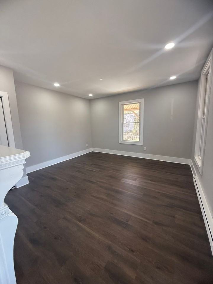200 Main St. - Red Pod - Photo 4 of 33