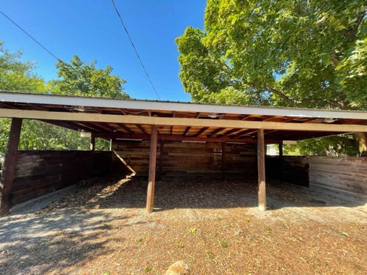 385 7th Ave W - Photo 3 of 16